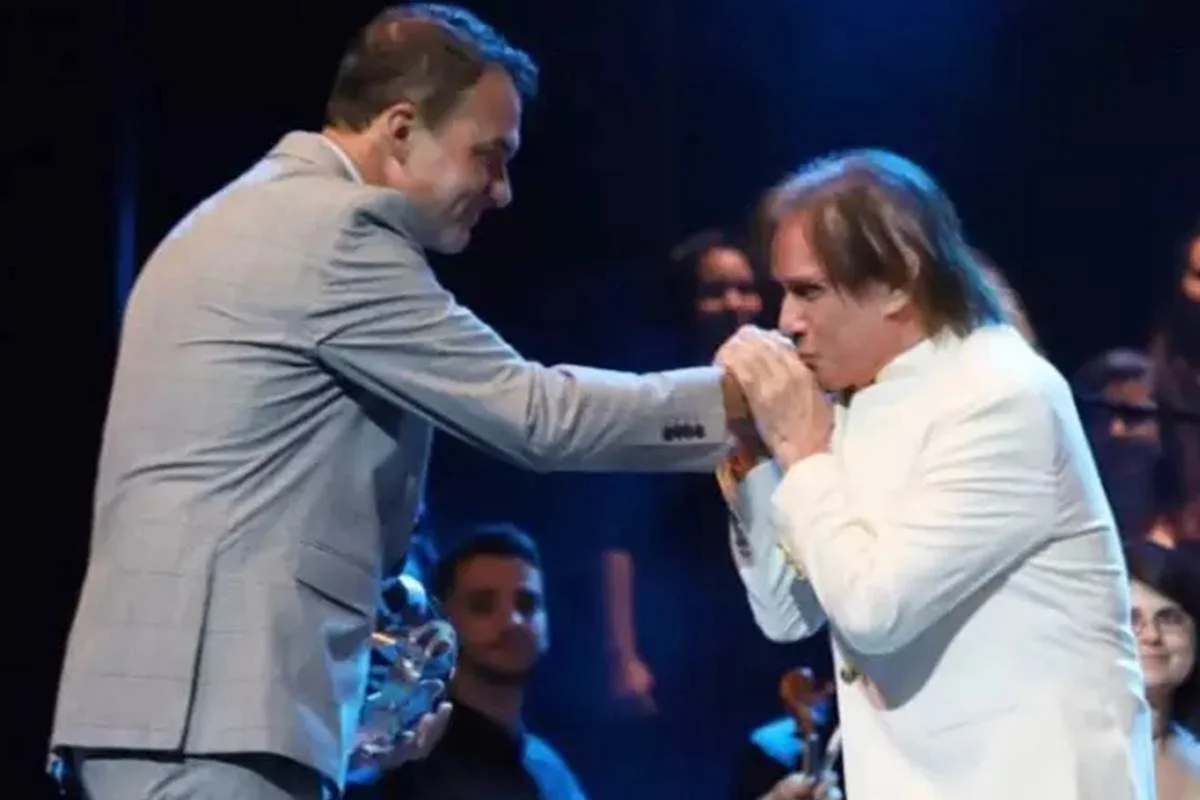 Roberto Carlos e Léo Esteves, ex-empresário do artista e filho de Erasmo Carlos Roberto Carlos e Léo Esteves, ex-empresário do artista e filho de Erasmo Carlos