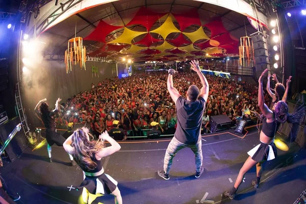 Harmonia do Samba e Parangolé se encontram no Hípica Hall em maio