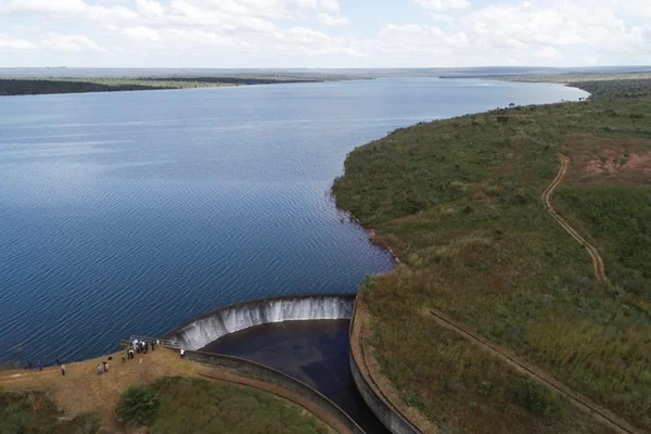 Crise hídrica: após barragem transbordar, Caesb avalia situação no DF