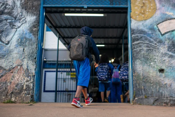 Foto colorida de escola pública