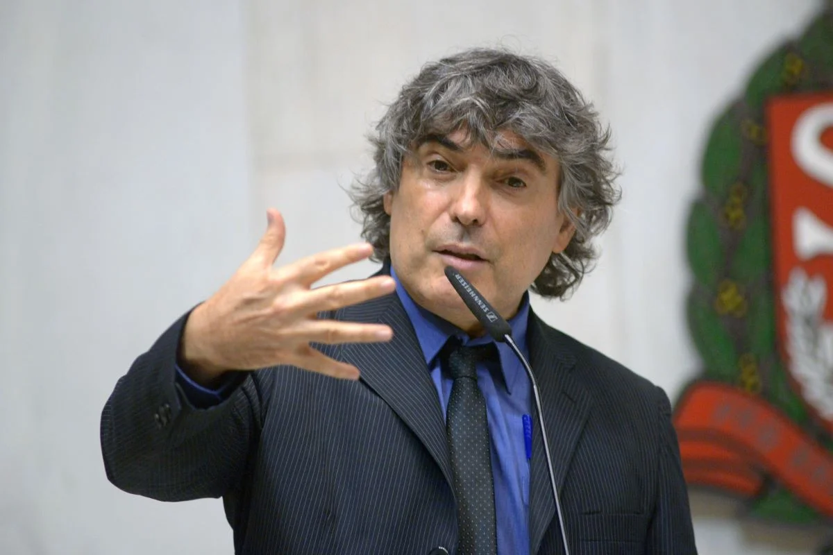 Deputado Carlos Giannazi participa de sessão na Alesp Deputado Carlos Giannazi participa de sessão na Alesp