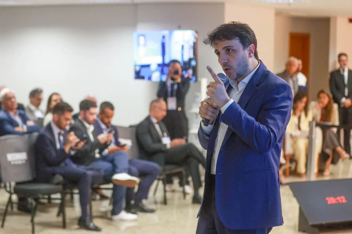 Renan Santos critica interferência estrangeira em obras no Brasil - imagem 3 Renan Santos critica interferência estrangeira em obras no Brasil - imagem 3