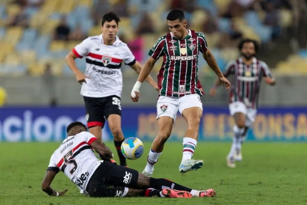 Imagem colorida de duelo entre FLuminense e São Paulo- Metrópoles