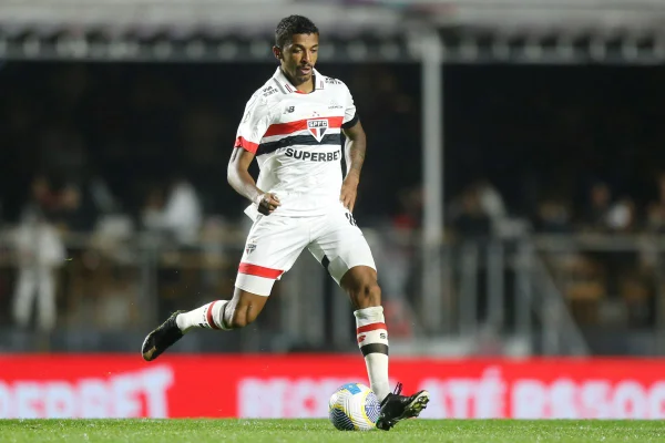 Foto colorida de Luiz Gustavo, do São Paulo - Metrópoles