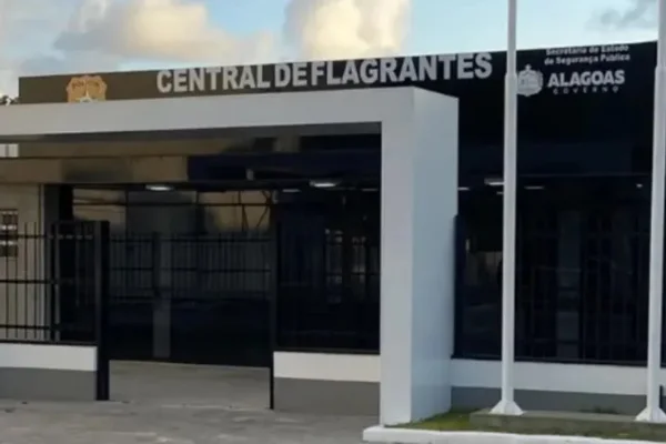 Central de Flagrantes, no Tabuleiro do Martins, na zona oeste de Maceió mãe - Metrópoles