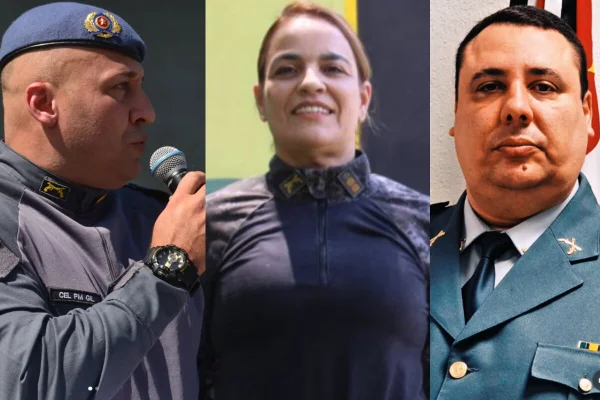 Mosaico com três policiais militares, dos quais no centro, uma mulher - Metrópoles