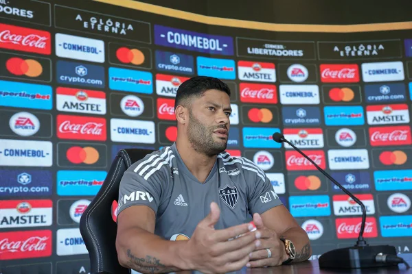 Hulk reconhece dívida com a torcida antes de jogo na pré-Libertadores