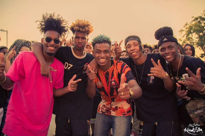 <b>NGKS</b> — A boyband que estourou em 2017 com o "Passinho do Maloka", foram lapidando seu estilo ao longo de 2018, com feats. de sucesso com MC Kekel e MC MM. O grupo, formado por Guilherme Cavalcante, Guilherme Oliveira, Tainan Oliveira, Lucas Martins (o Sorriso) e Lucas Alves, recentemente assinou com a Kondzilla Records <b>NGKS</b> — A boyband que estourou em 2017 com o "Passinho do Maloka", foram lapidando seu estilo ao longo de 2018, com feats. de sucesso com MC Kekel e MC MM. O grupo, formado por Guilherme Cavalcante, Guilherme Oliveira, Tainan Oliveira, Lucas Martins (o Sorriso) e Lucas Alves, recentemente assinou com a Kondzilla Records