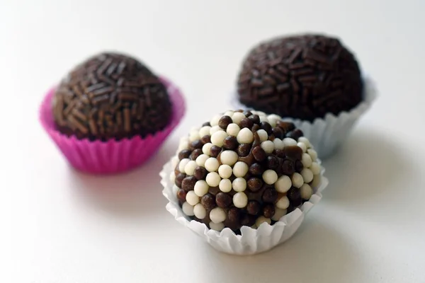 Brigadeiros diferentes e criativos para impressionar as crianças