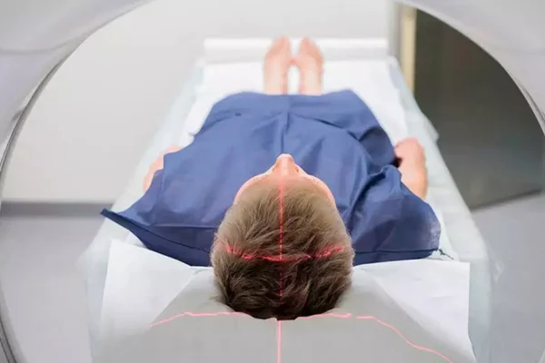 Após 8 anos encaixotado, PET Scan começa a atender a pacientes no DF