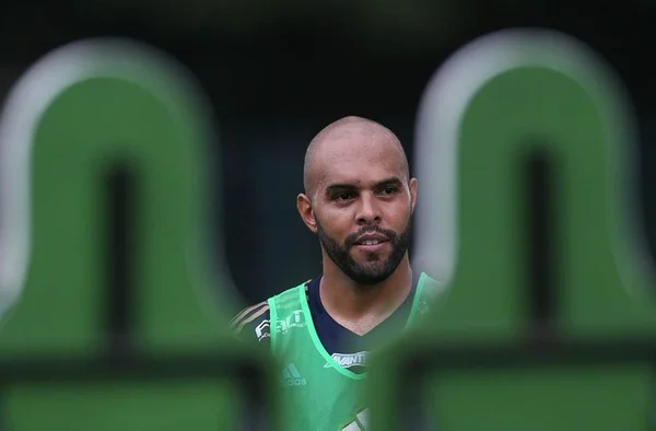 Alecsandro é pego em antidoping após jogo do Palmeiras no Paulistão