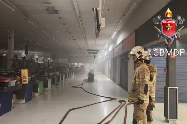 Princípio de incêndio em hipermercado mobiliza bombeiros na madrugada