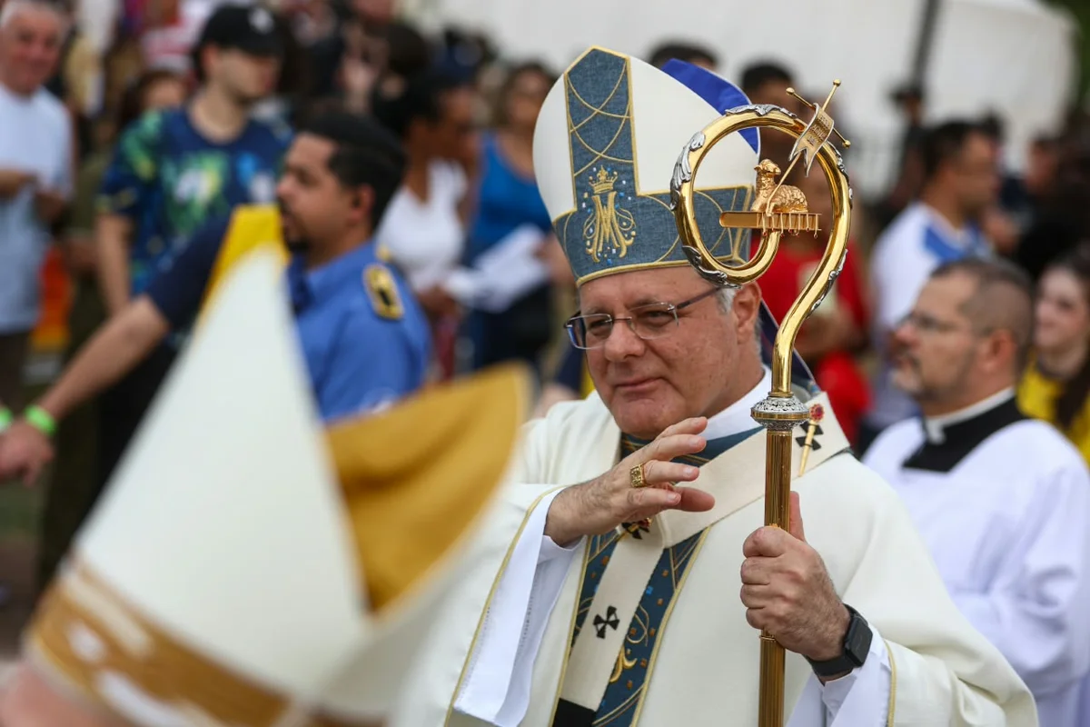O arcebispo de Brasília, Dom Paulo Cezar, comandou a missa solene O arcebispo de Brasília, Dom Paulo Cezar, comandou a missa solene