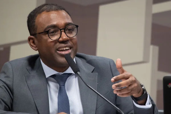 Senado aprova Ailton de Aquino, primeiro negro na diretoria do BC
