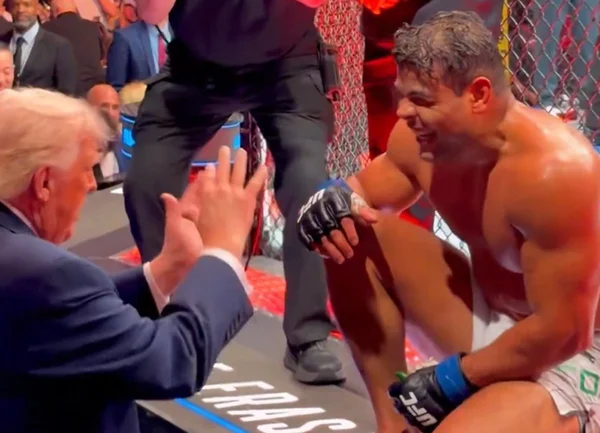Reprodução de imagem colorida de Trump e lutador brasileiro no UFC - Metrópoles