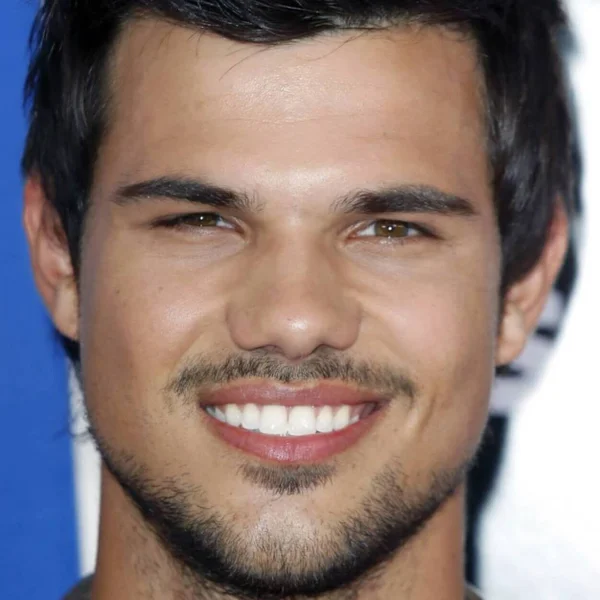Na foto, o ator Taylor Lautner - Metrópoles