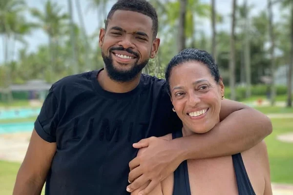 "Não estou bem", diz filho de Péricles após a morte da mãe, dona Meire - Metrópoles