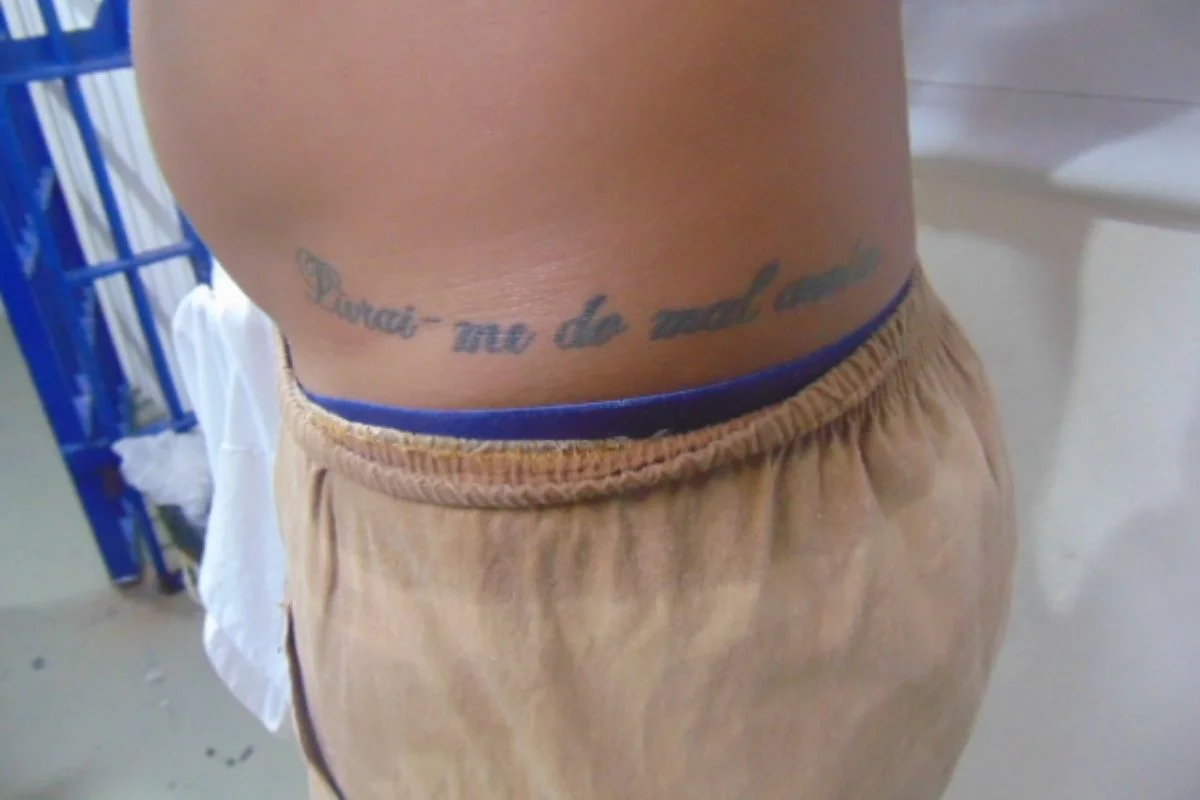 Tatuagem de Maiky Entonny Venancio França, homem que fugiu do Centro de Detenção Provisória (CDP) de Caraguatatuba, no litoral de São Paulo, nessa quarta-feira (11/12) Tatuagem de Maiky Entonny Venancio França, homem que fugiu do Centro de Detenção Provisória (CDP) de Caraguatatuba, no litoral de São Paulo, nessa quarta-feira (11/12)