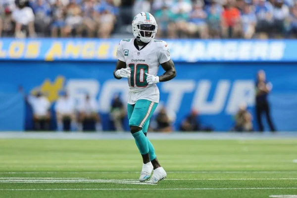 Novos ares? Tyreek Hill é dispensado pelo Miami Dolphins na NFL