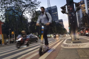 Patinete na Faria Lima