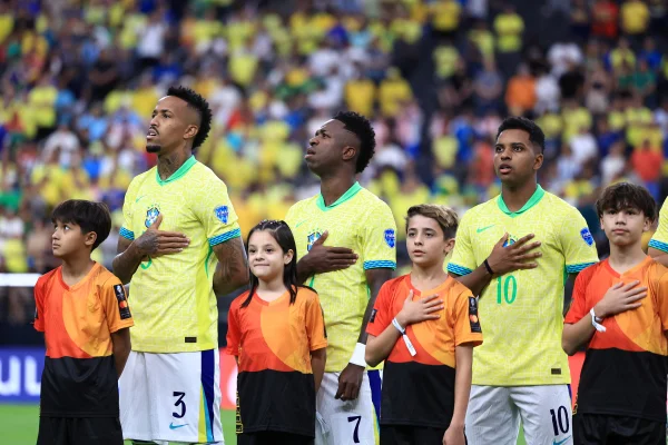 Foto colorida de Rodrygo, Vini Jr. e Militão - Metrópoles