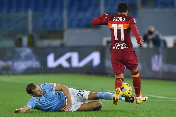 Pedro é a primeira transferência em 40 anos entre Roma e Lazio