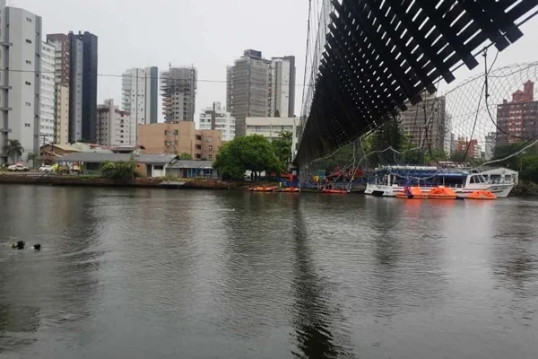 Vídeo mostra momento em que ponte sobre rio entre RS e SC desaba