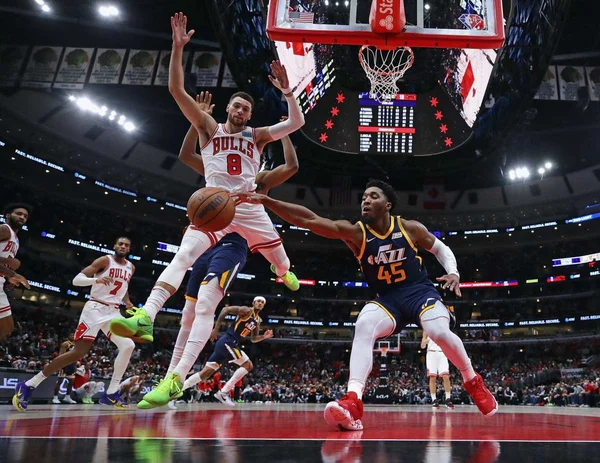 DeRozan supera Mitchell, Bulls batem Jazz e NBA não tem mais invictos