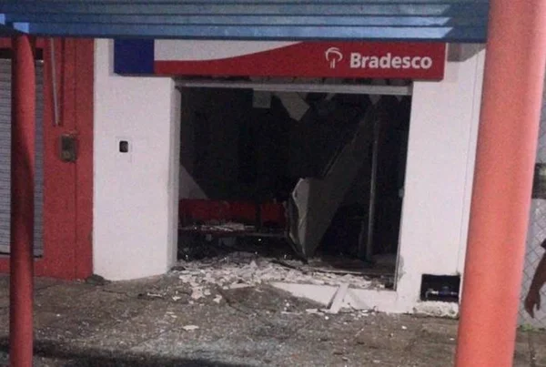 Bandidos explodem agência bancária em município da Paraíba