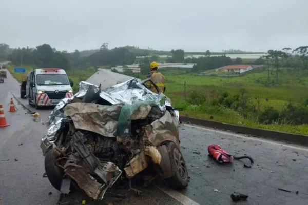 Imagem colorida de acidente em Minas Gerais - Metrópoles