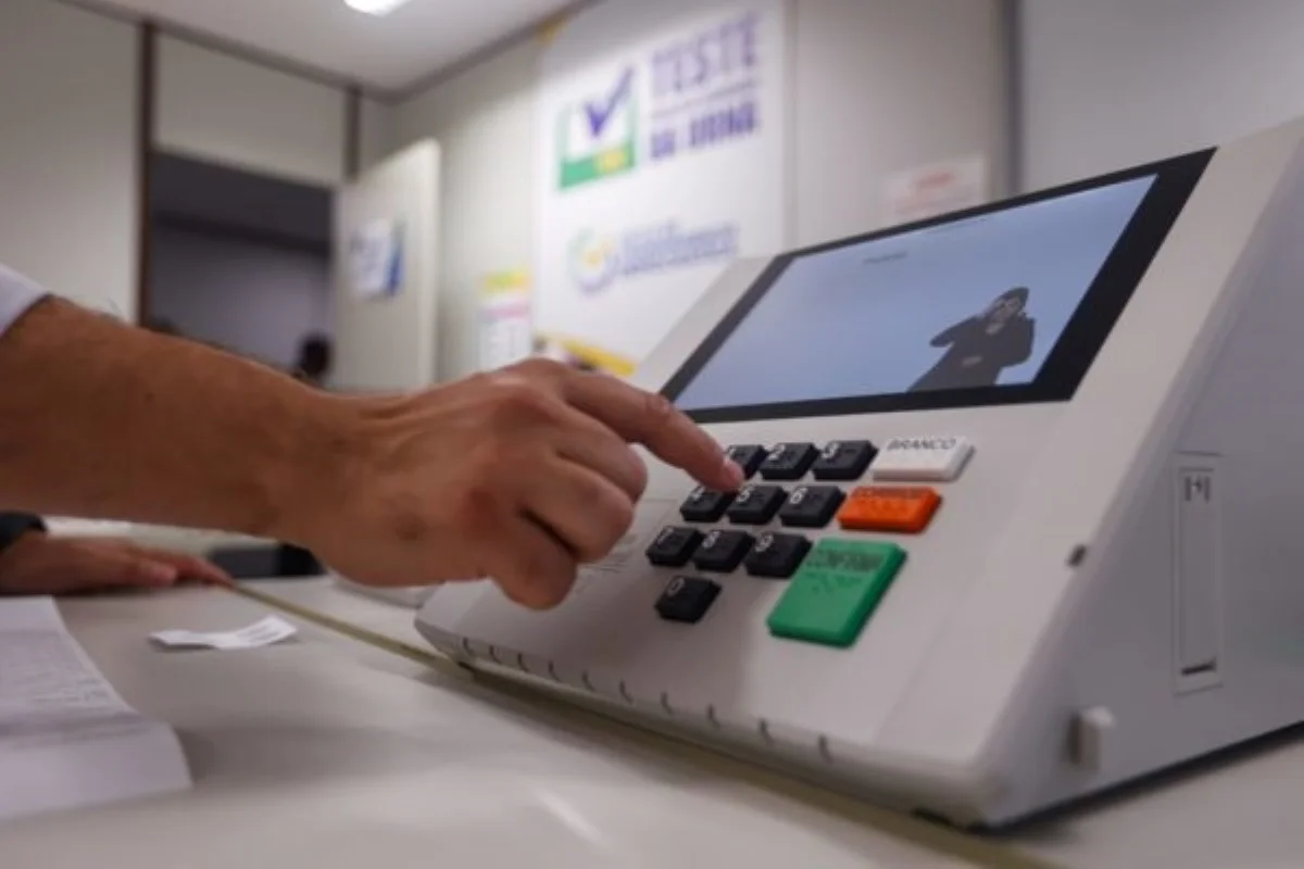Trabalhador tem direito a sair para votar sem desconto salarial, alerta MPT