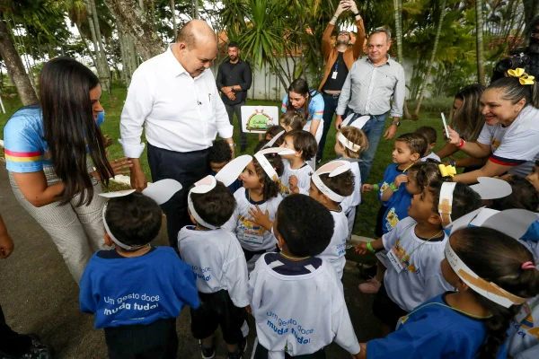 Páscoa solidária reúne mais de 300 crianças em ação promovida pelo GDF