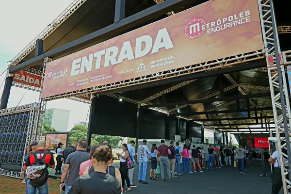 Vila do Metrópoles Endurance Corrida tem estandes de esporte e bem-estar