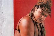 Através da arte e da fé, busca transformar vidas travestis Através da arte e da fé, busca transformar vidas travestis