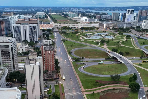 Icônico hotel de Brasília, o Torre Palace, do DF séra demolido com uso de 165kg de explosivos Metrópoles