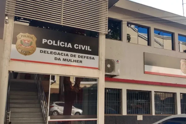 Delegacia de Defesa da Mulher (DDM) de Bauru (SP), que investiga caso de feminicídio. Homem matou esposa a facadas e foi morto pelo Baep. - Metrópoles
