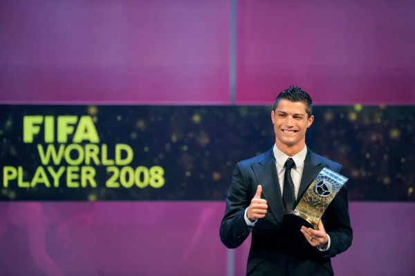 Foto colorida de Cristiano Ronaldo - Metrópoles