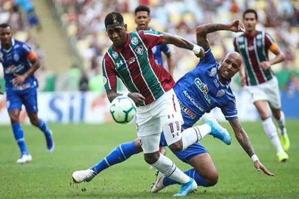 CSA ganha no Maracanã, coloca o Fluminense na zona e Diniz em risco