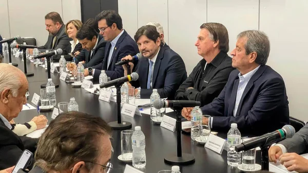 Bolsonaro se reúne com deputados em SP