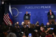 Encontro entre Vladmir Putin e Donald Trump Encontro entre Vladmir Putin e Donald Trump
