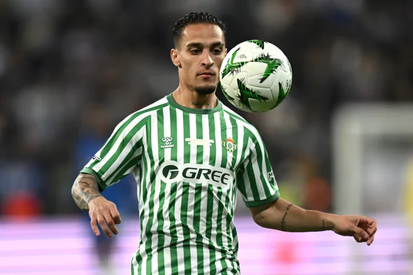 Foto colorida de Antony, quando atuou pelo Real Betis - Metrópoles