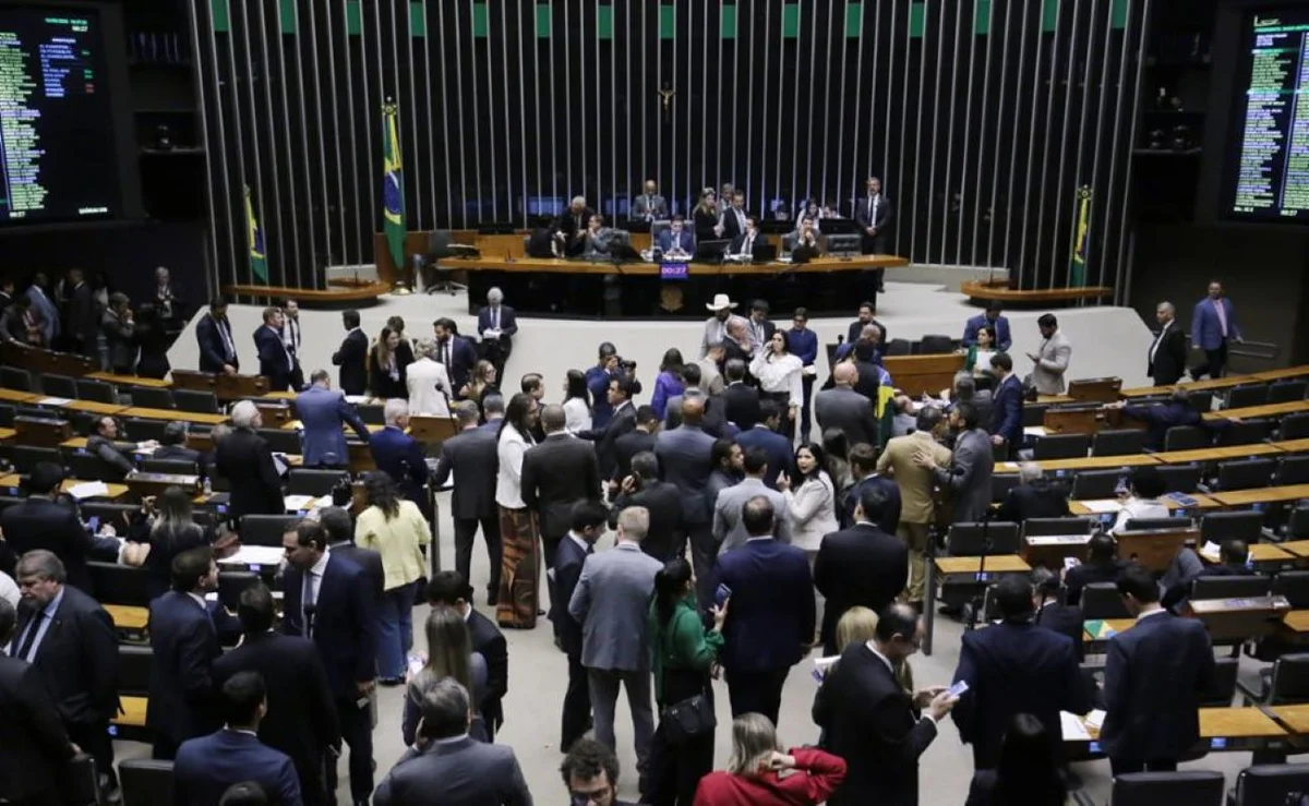 Câmara aprova urgência de projeto que prevê licença menstrual. Entenda 1 Plenário da Câmara dos Deputados