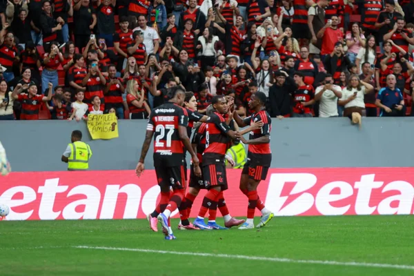 Lorran vira o placar para o Flamengo contra Olimpia. Acompanhe