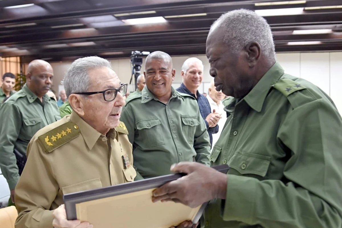 Raúl Castro Reaparece em Evento Cubano Após Rumores de Saúde