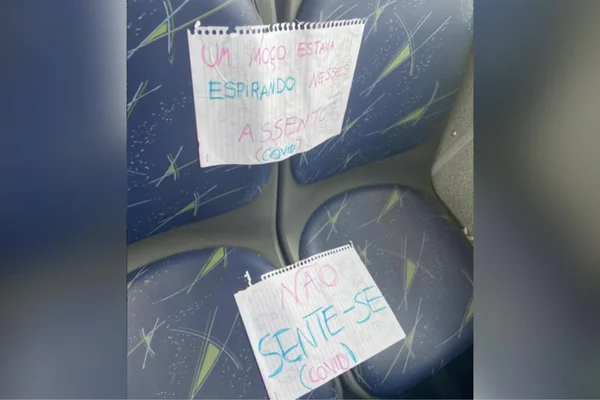 Passageiro deixa aviso em ônibus após homem espirrar: “Não sente-se”