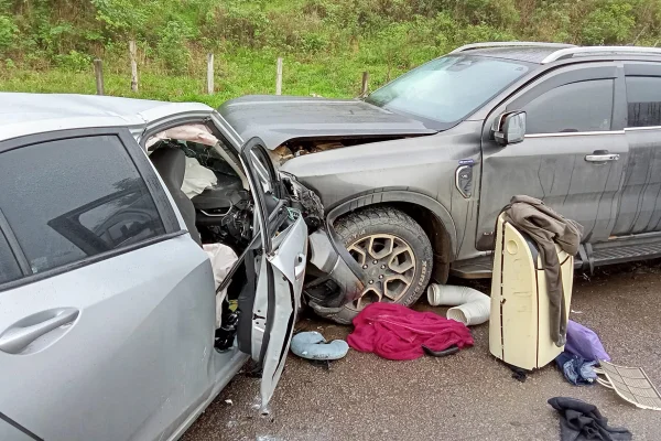 Colisão entre veículos deixa um morto e três feridos na BR-116, em MG