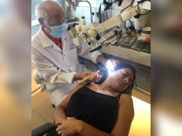 Mulher fica 24 horas com barata presa no ouvido em Cabo Frio (RJ)
