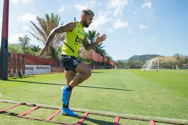 Crystal Palace briga com Flamengo para ter Gabigol em 2020