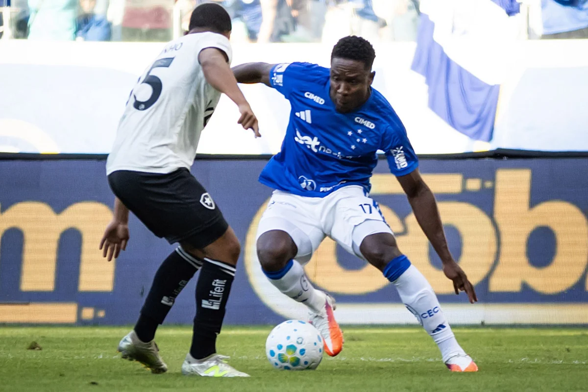 Cruzeiro confirma 5ª lesão de Sinisterra em menos de um ano