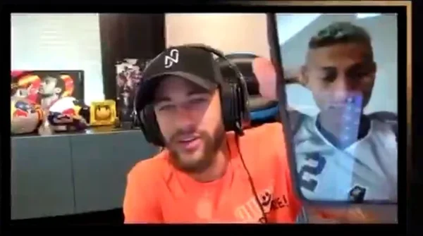 Neymar brinca com Richarlison